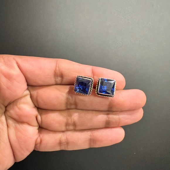 Jewelry - Royal blue studs